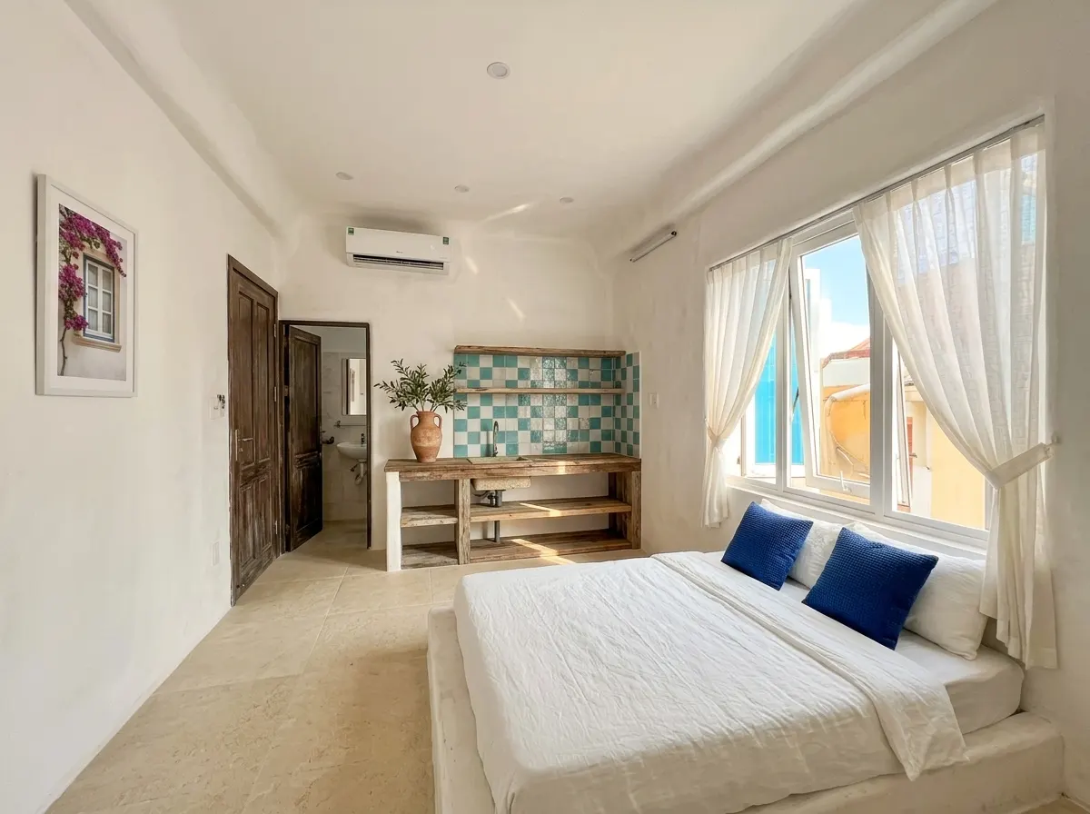 The same studio renovated in the Mediterranean direction
